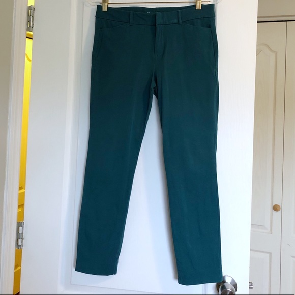 Old Navy Pants - 🛍 3/$20 SALE - Green Pixie Ankle Length Pants